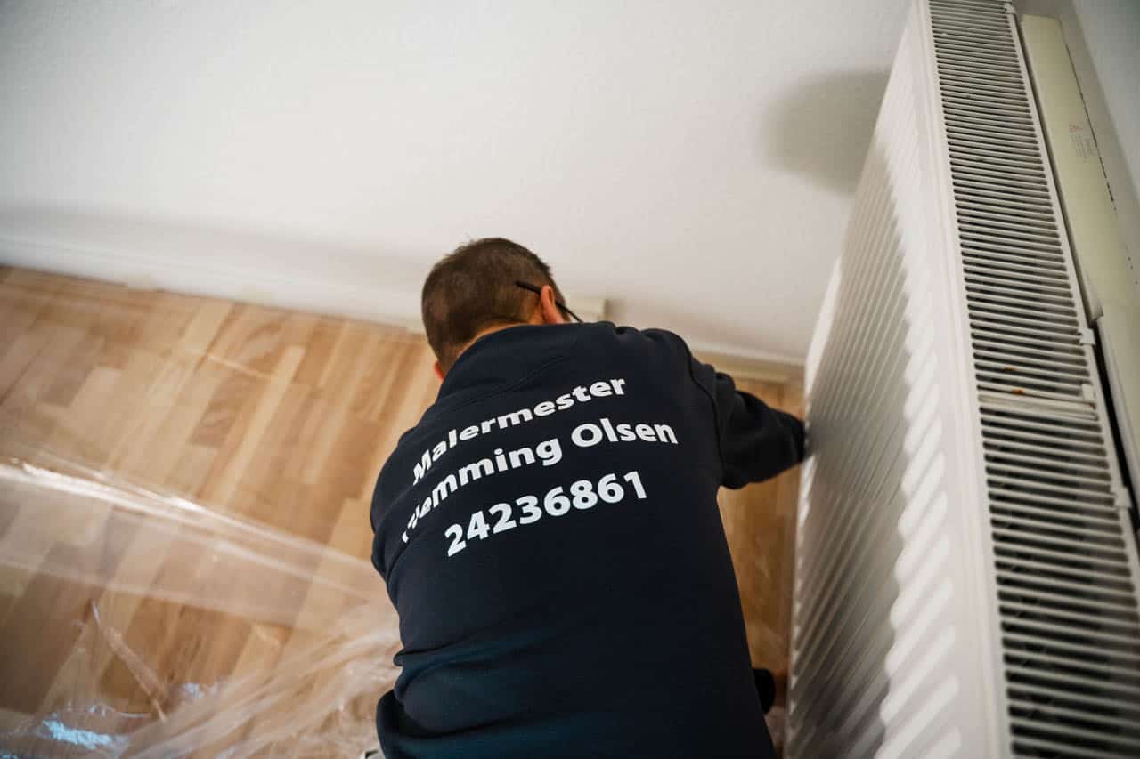 Inddækning af gulv ved maling af lejlighed